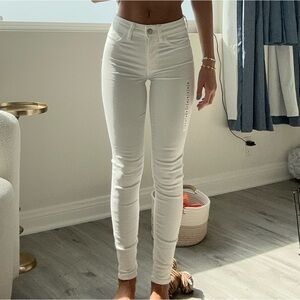 White skinny jeans